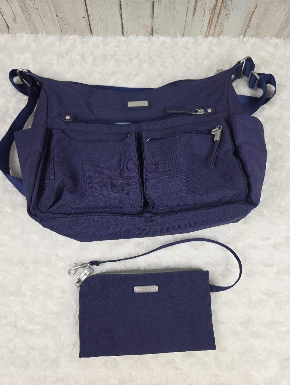 Baggallini Anywhere Large Hobo Tote With RFID Phone Wristlet Navy Blue - Picture 4 of 12